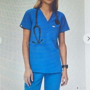 FIGS XXS SET Catarina One Pocket
Scrub Top/ LIVINGSTON Scrub Pant